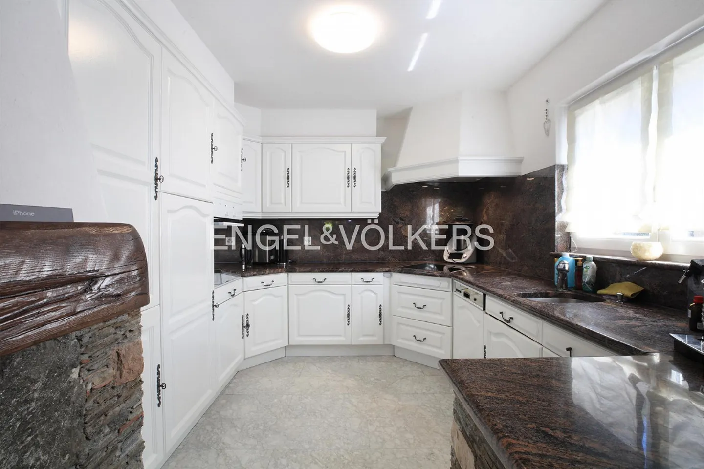 Villa du Tessin dans le style d'une maison de campagne avec 3 appartements et piscine (80) - Photo 4 sur 14