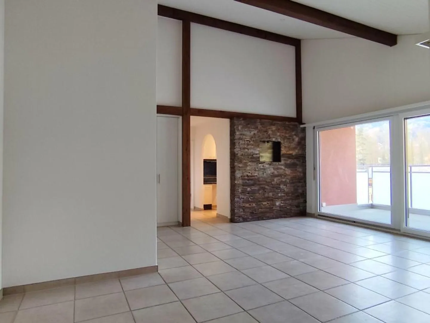 Charmante Attikawohnung mit Aussicht - Foto 2 von 14