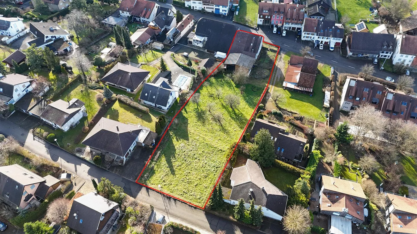 2'972 m² building plot with farmhouse - Photo 1 of 12