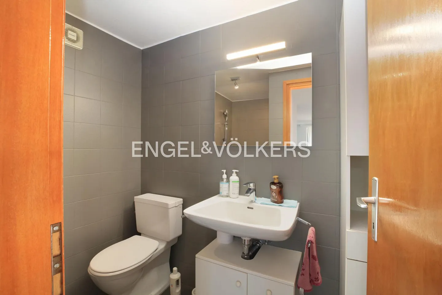 Villa du Tessin dans le style d'une maison de campagne avec 3 appartements et piscine (80) - Photo 13 sur 14