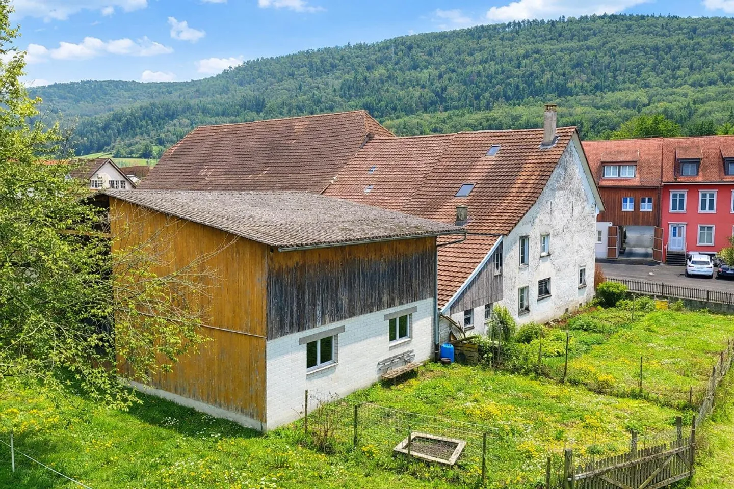 2'972 m² building plot with farmhouse - Photo 9 of 12
