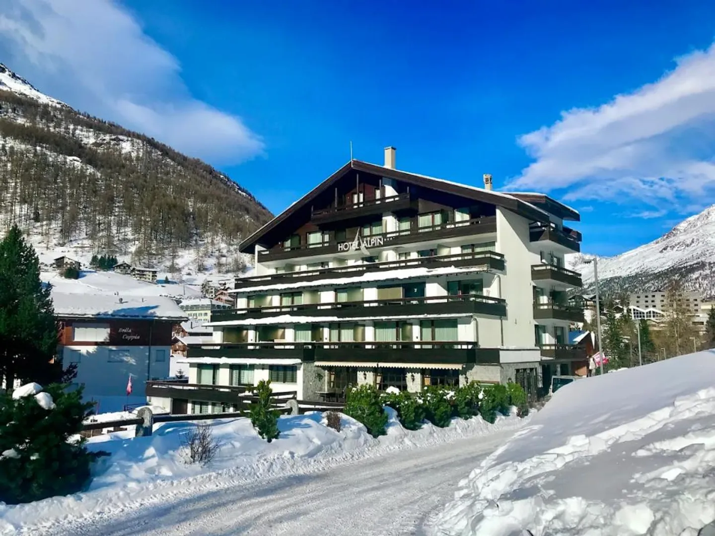 Emplacement - Emplacement - Emplacement! Très spacieux appartement de 3,5 pièces près de l'Alpin Exp... - Photo 2 sur 23