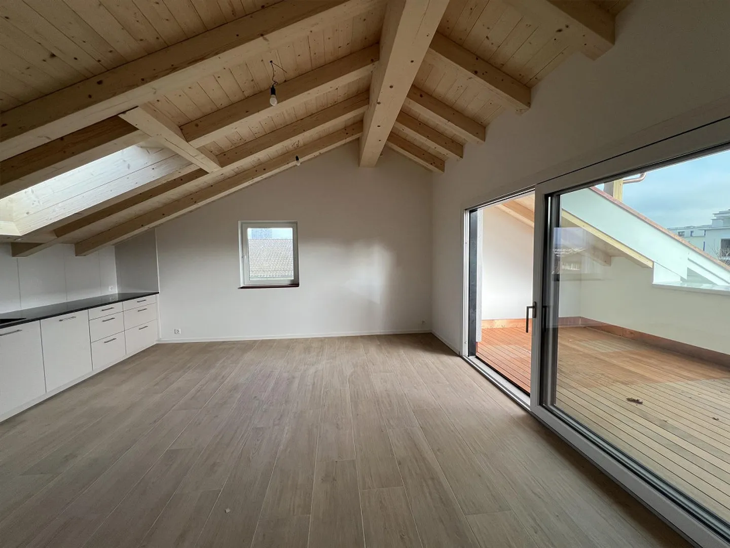 Première location ! Appartements en penthouse tout neufs au centre de Regensdorf - Photo 1 sur 9