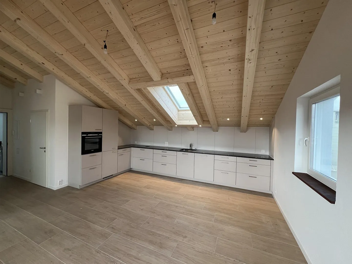 Première location ! Appartements en penthouse tout neufs au centre de Regensdorf - Photo 2 sur 9