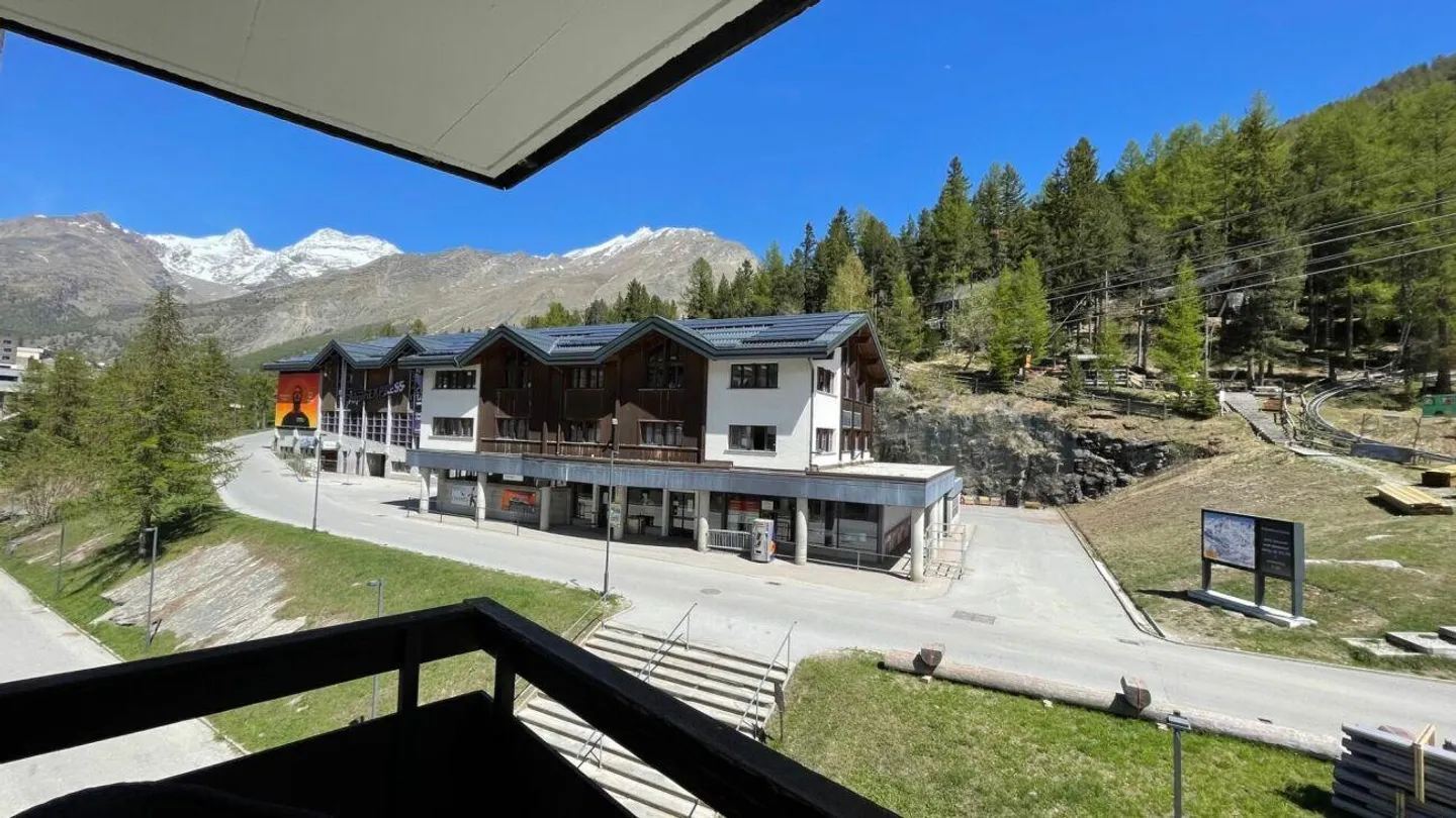 Emplacement - Emplacement - Emplacement! Très spacieux appartement de 3,5 pièces près de l'Alpin Exp... - Photo 11 sur 23