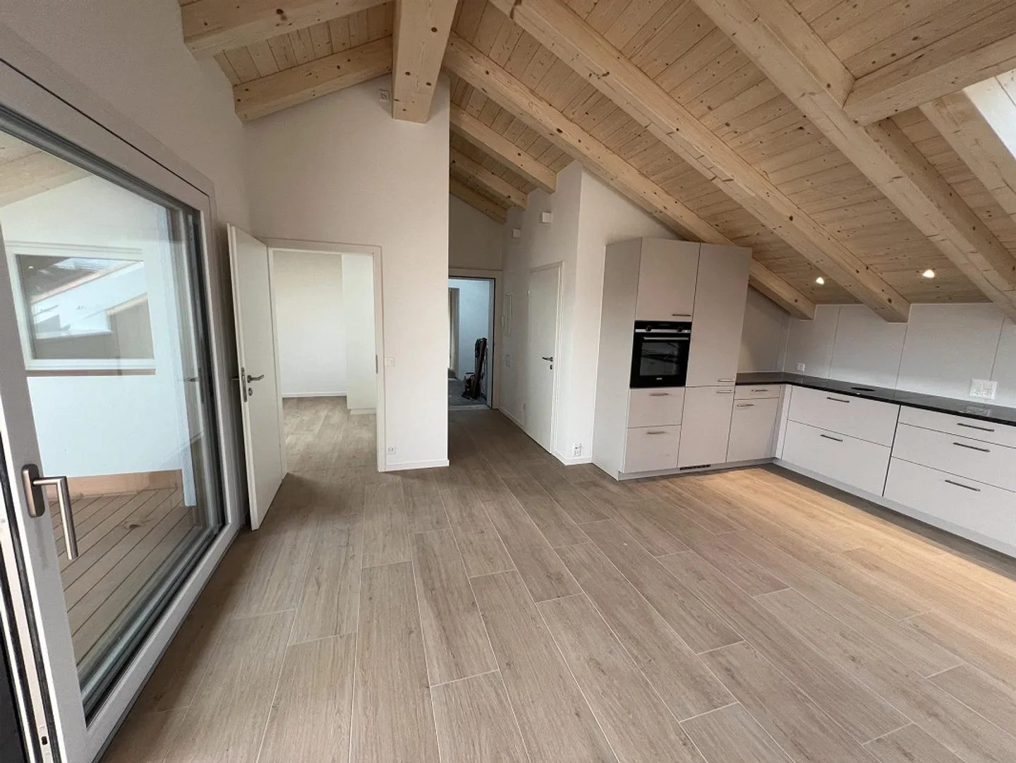 Première location ! Appartements en penthouse tout neufs au centre de Regensdorf - Photo 3 sur 9