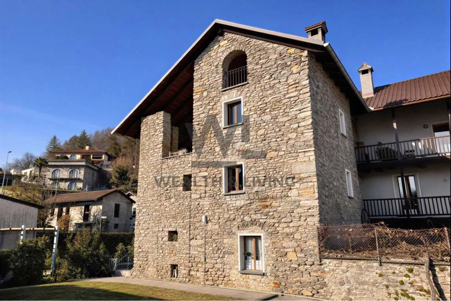 Casa a schiera di 5 camere con charme ticinese in una posizione tranquilla a Losone - Foto 3 di 13