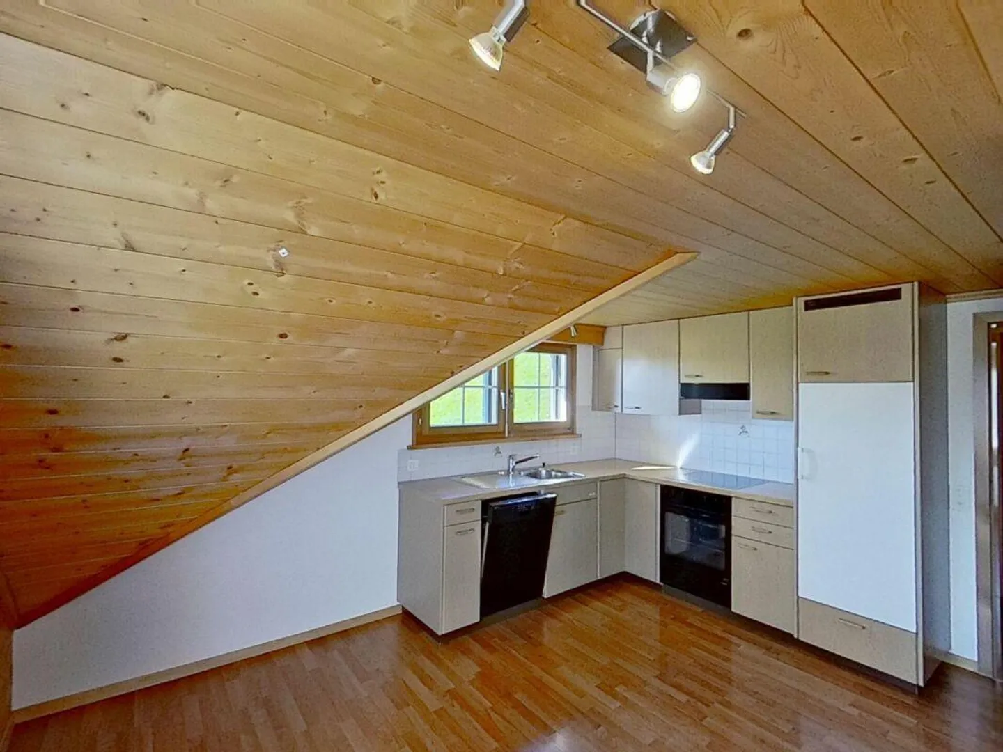 Charming 3.5-room apartment in sunny location with a view - Photo 3 of 12