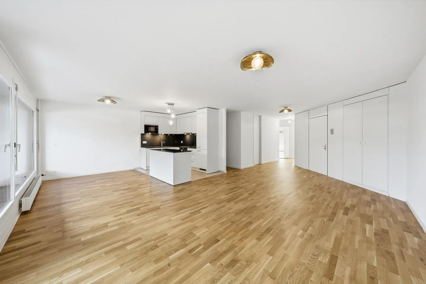 SCHÖNE RENOVIERTE WOHNUNG MIT 4,5 ZIMMERN • 116 m2 • 2 Balkone von 19 m2 - Foto 3 von 9