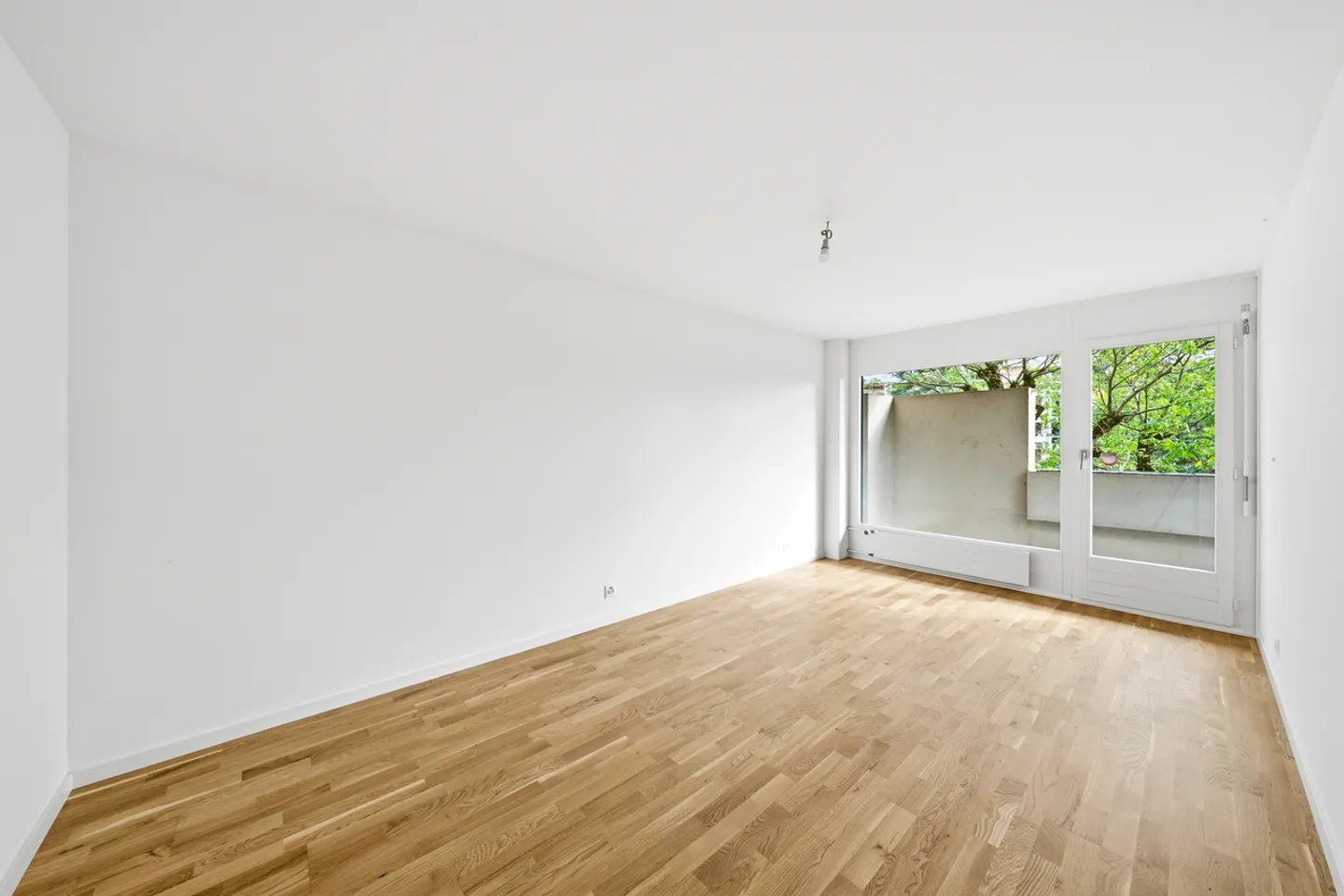 SCHÖNE RENOVIERTE WOHNUNG MIT 4,5 ZIMMERN • 116 m2 • 2 Balkone von 19 m2 - Foto 6 von 9