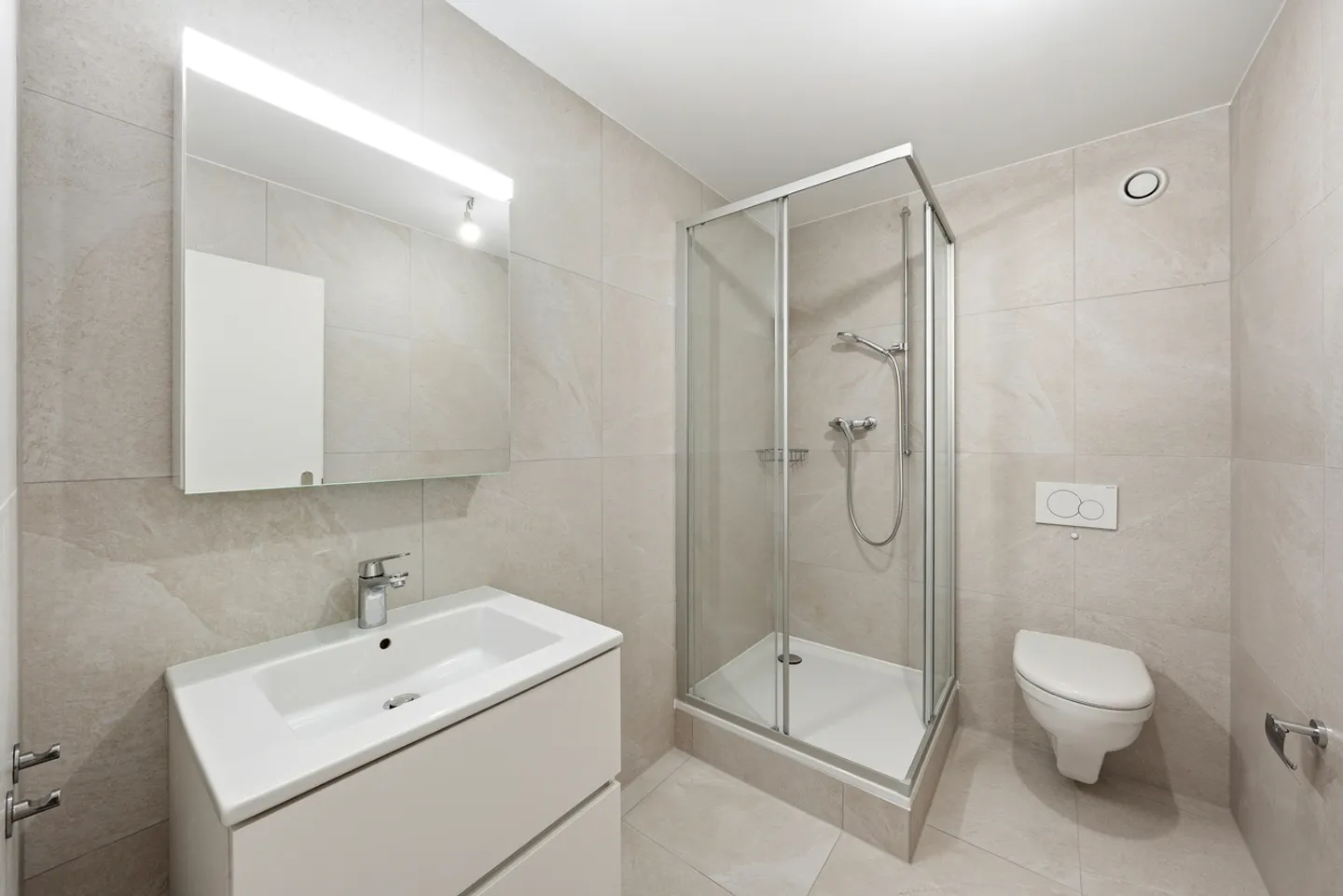 SCHÖNE RENOVIERTE WOHNUNG MIT 4,5 ZIMMERN • 116 m2 • 2 Balkone von 19 m2 - Foto 5 von 9