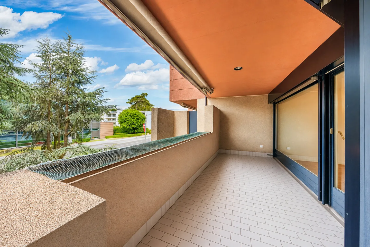 SCHÖNE RENOVIERTE WOHNUNG MIT 4,5 ZIMMERN • 116 m2 • 2 Balkone von 19 m2 - Foto 8 von 9