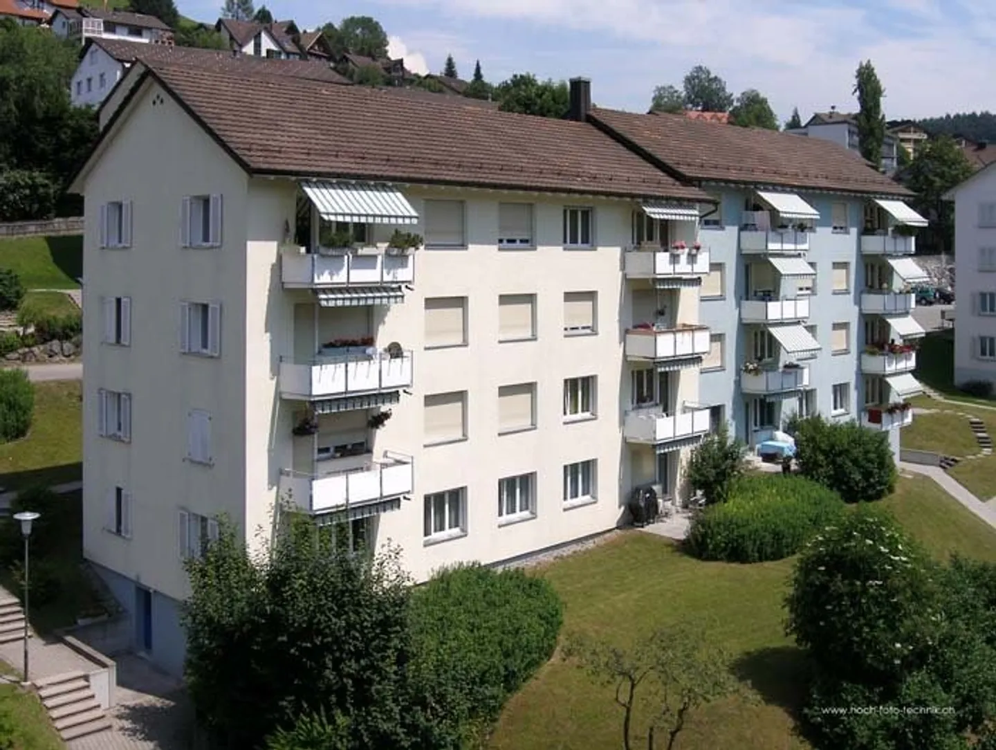 Beautiful 4-room apartment with garden seating area - Photo 1 of 5