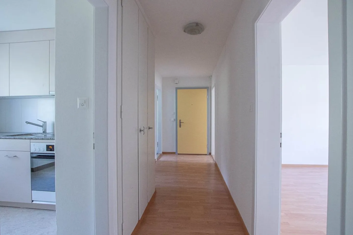 Beautiful 4-room apartment with garden seating area - Photo 3 of 5