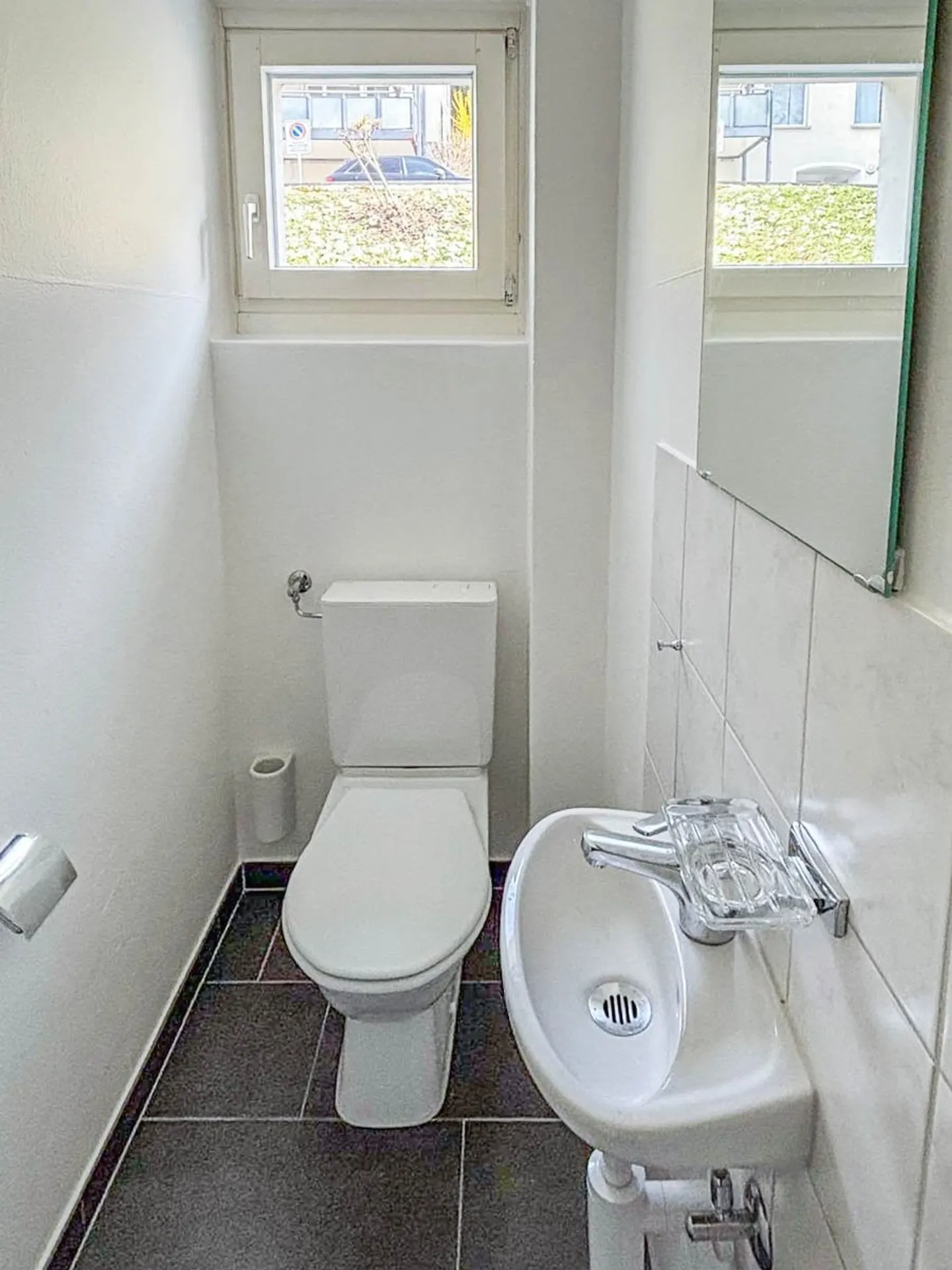 Beautiful 4-room apartment with garden seating area - Photo 4 of 5