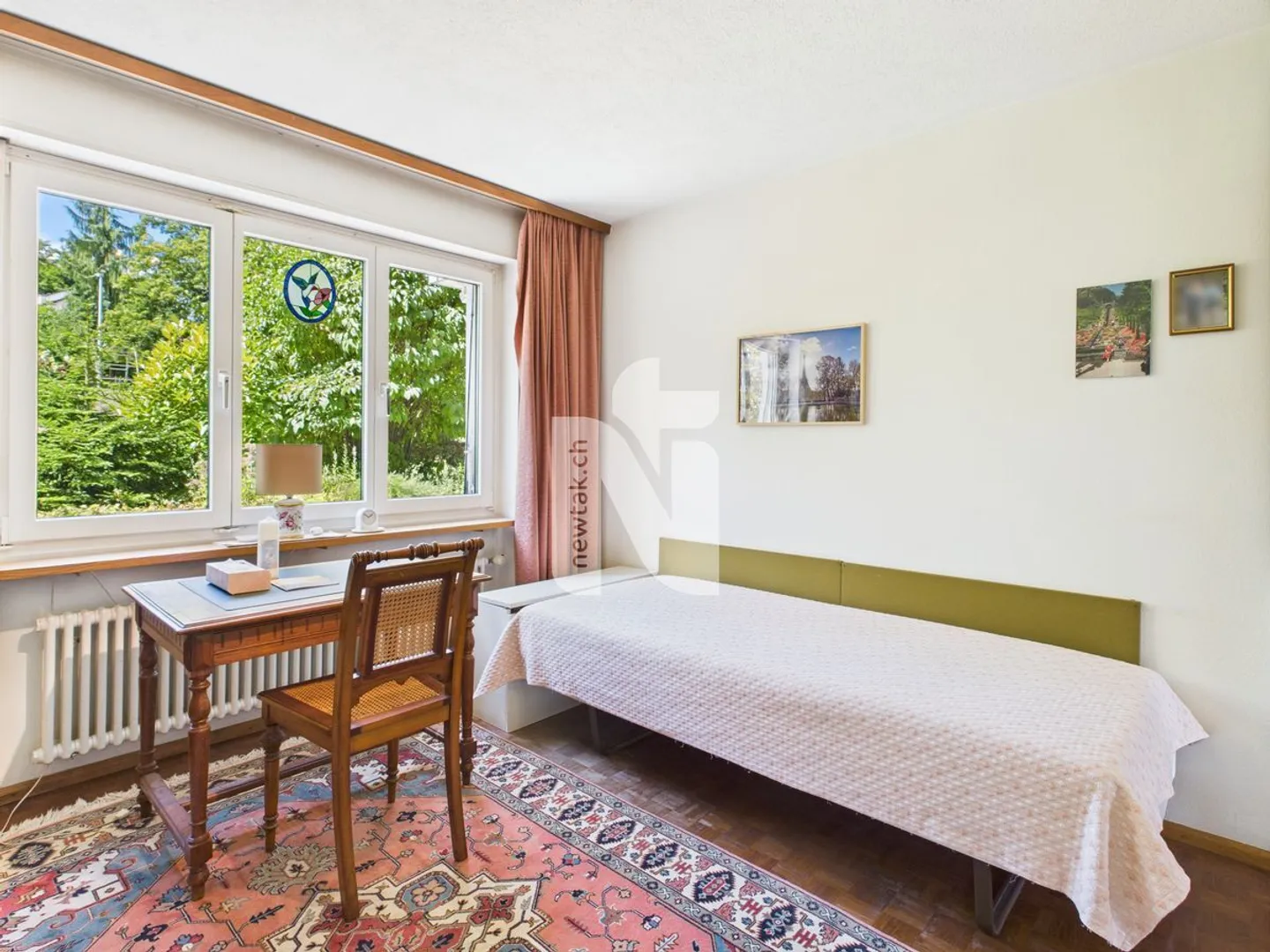 Appartement attrayant de 3,5 pièces au rez-de-chaussée avec patio, grand jardin commun, salle de loisirs et place de parking souterrain - Photo 6 sur 13