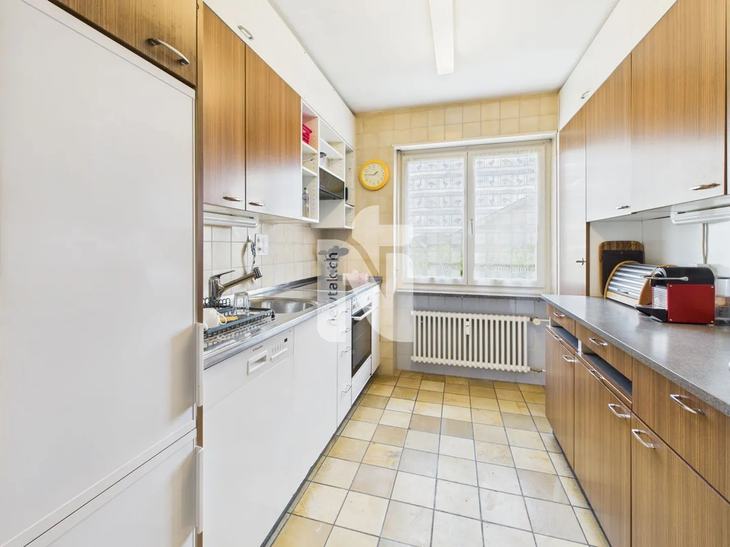 Appartement attrayant de 3,5 pièces au rez-de-chaussée avec patio, grand jardin commun, salle de loisirs et place de parking souterrain - Photo 11 sur 13