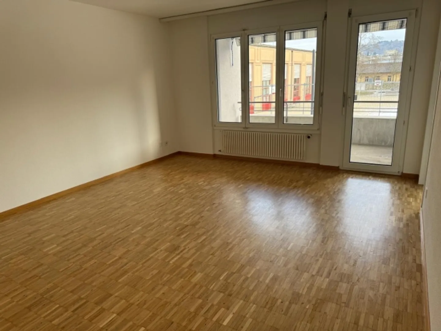 Posizione ideale - spazioso e tranquillo - Foto 1 di 10