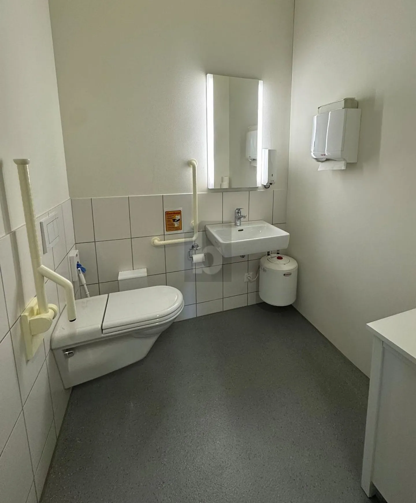 GERÄUMIG UND MODERN - Foto 4 von 6
