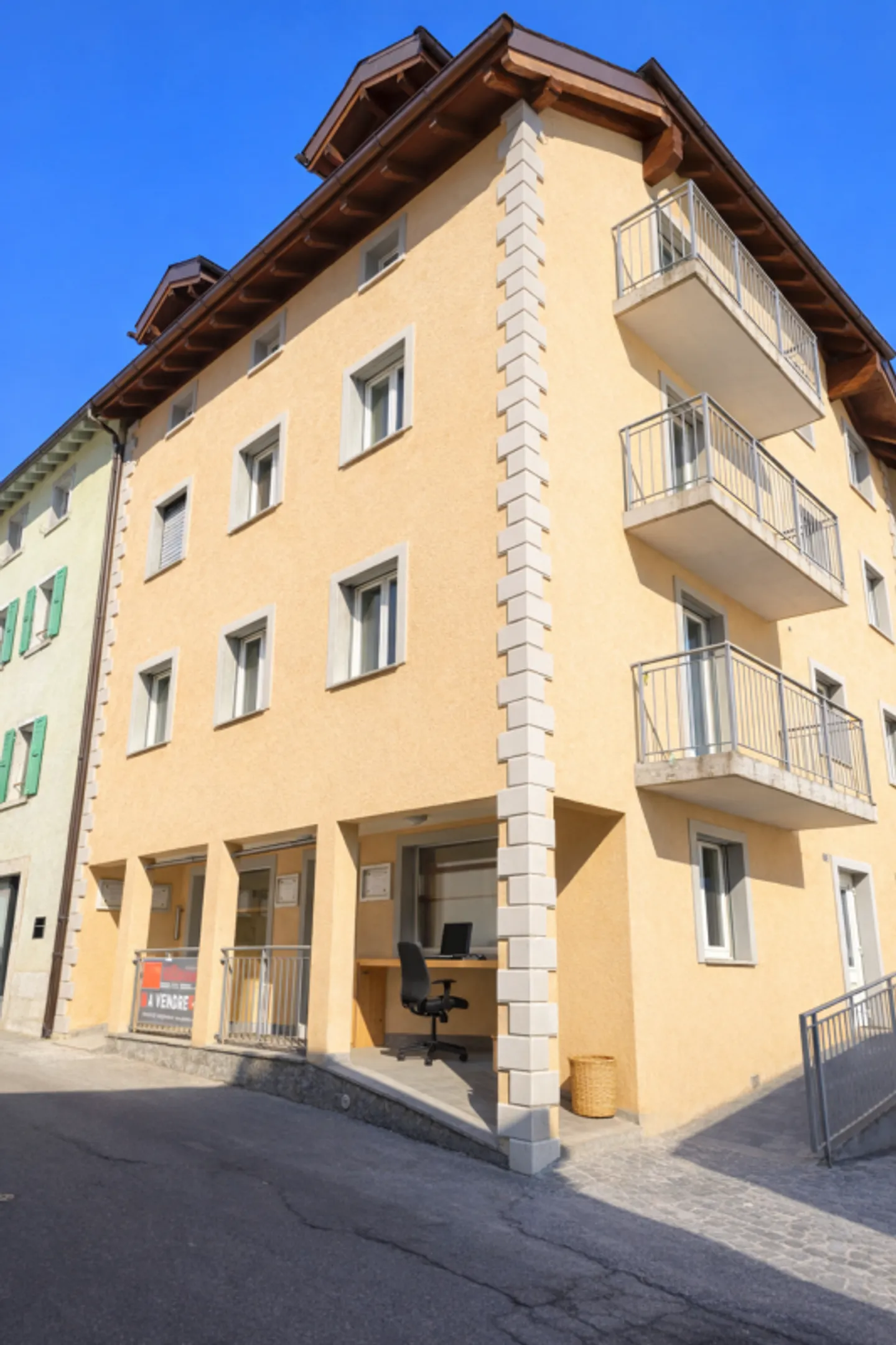 Spazio commerciale modulare in area residenziale - Foto 1 di 3