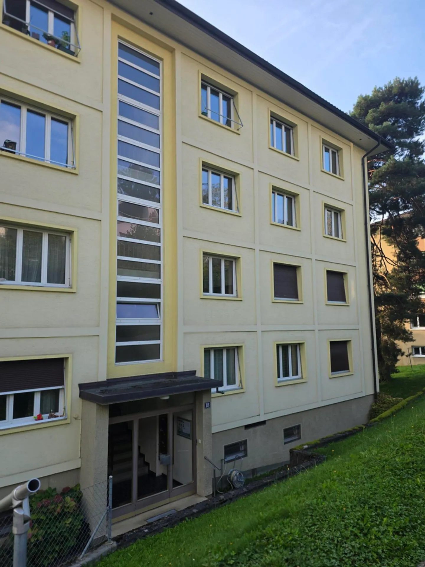 Garage box for rent - Photo 1 of 1