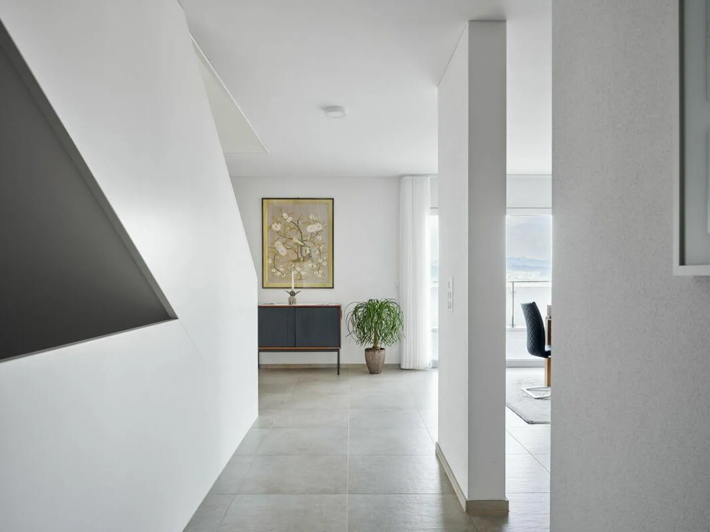 Stylish home with panoramic view - Photo 3 of 15