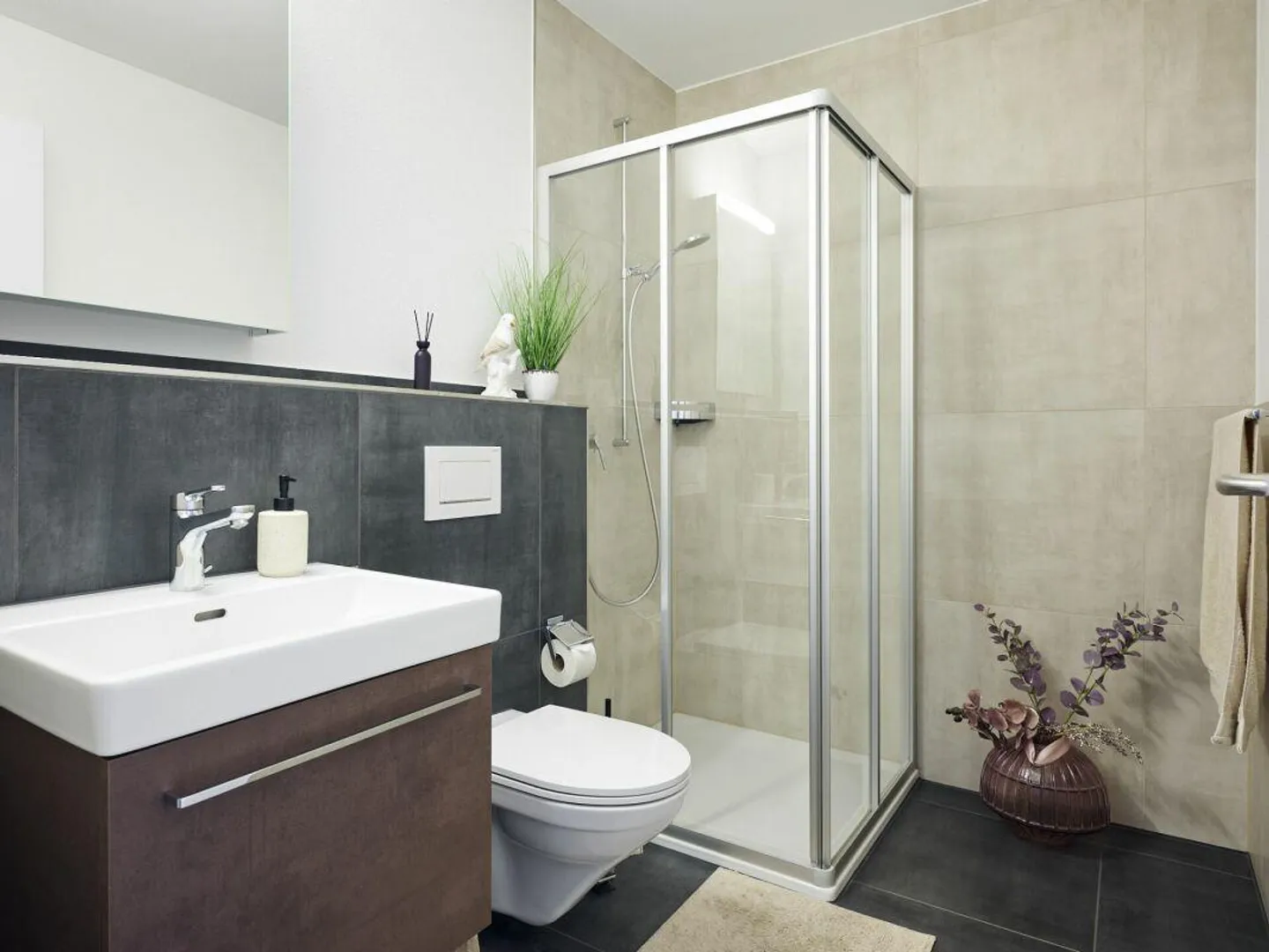 Stylish home with panoramic view - Photo 6 of 15