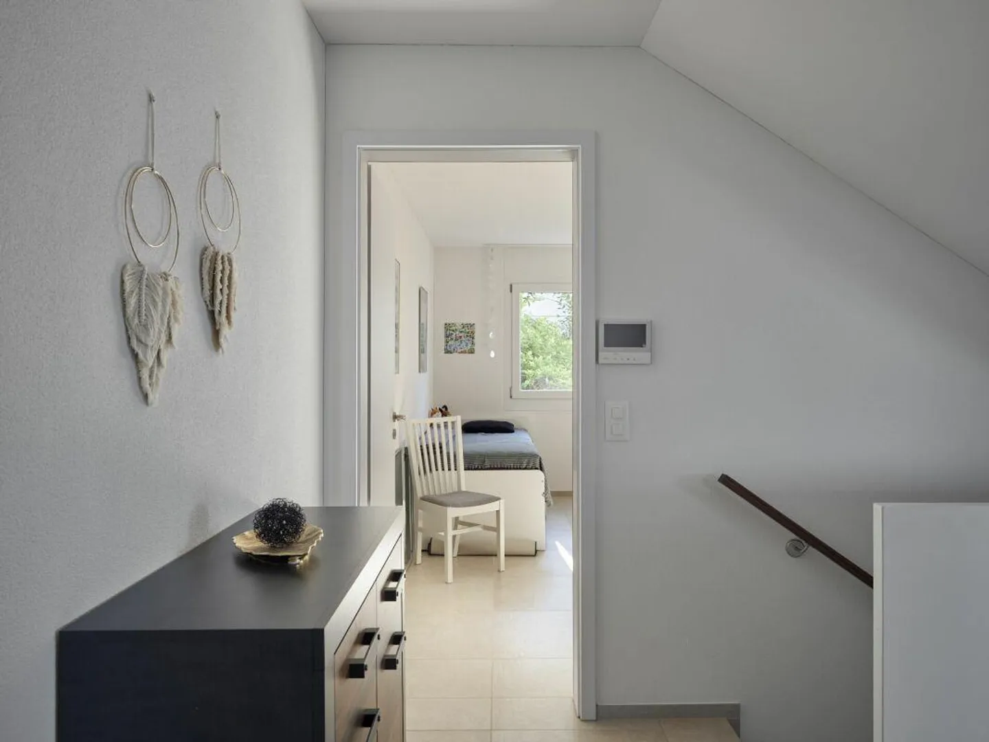 Stylish home with panoramic view - Photo 7 of 15