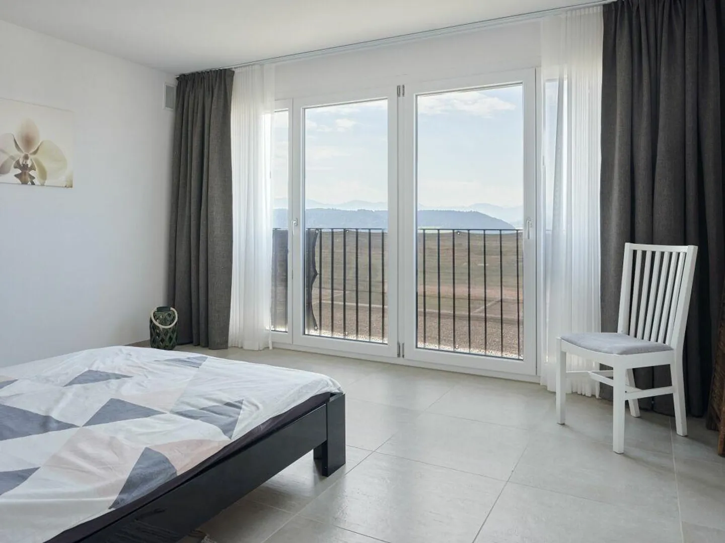 Stylish home with panoramic view - Photo 9 of 15