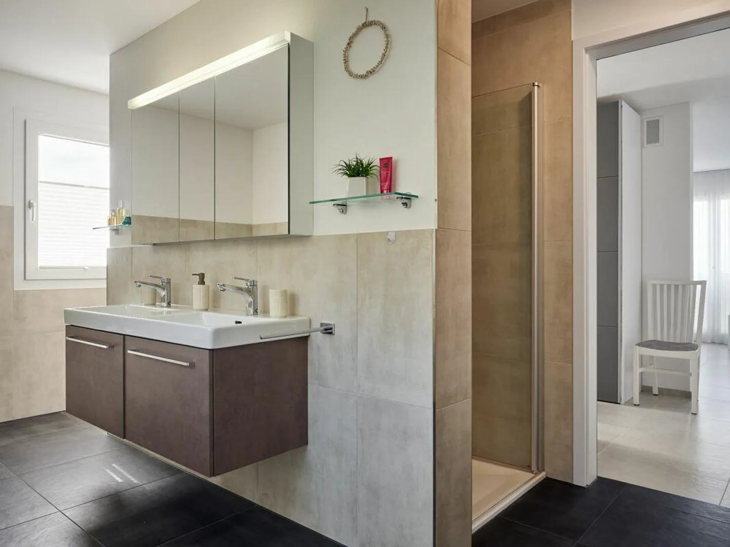 Stylish home with panoramic view - Photo 10 of 15
