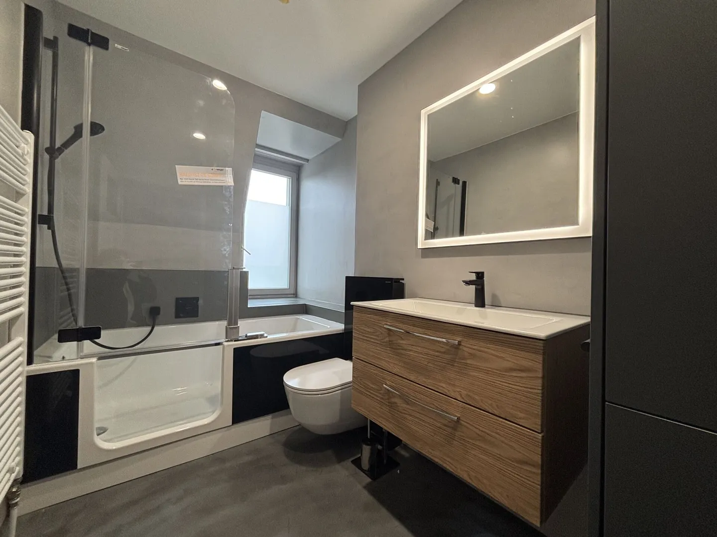 Freshly Renovated 3.5 Room Apartment in the Heart of Langenthal - Photo 2 of 12