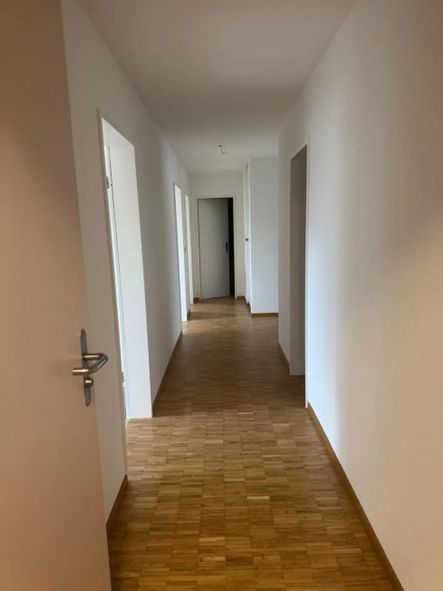 Posizione ideale - spazioso e tranquillo - Foto 5 di 10