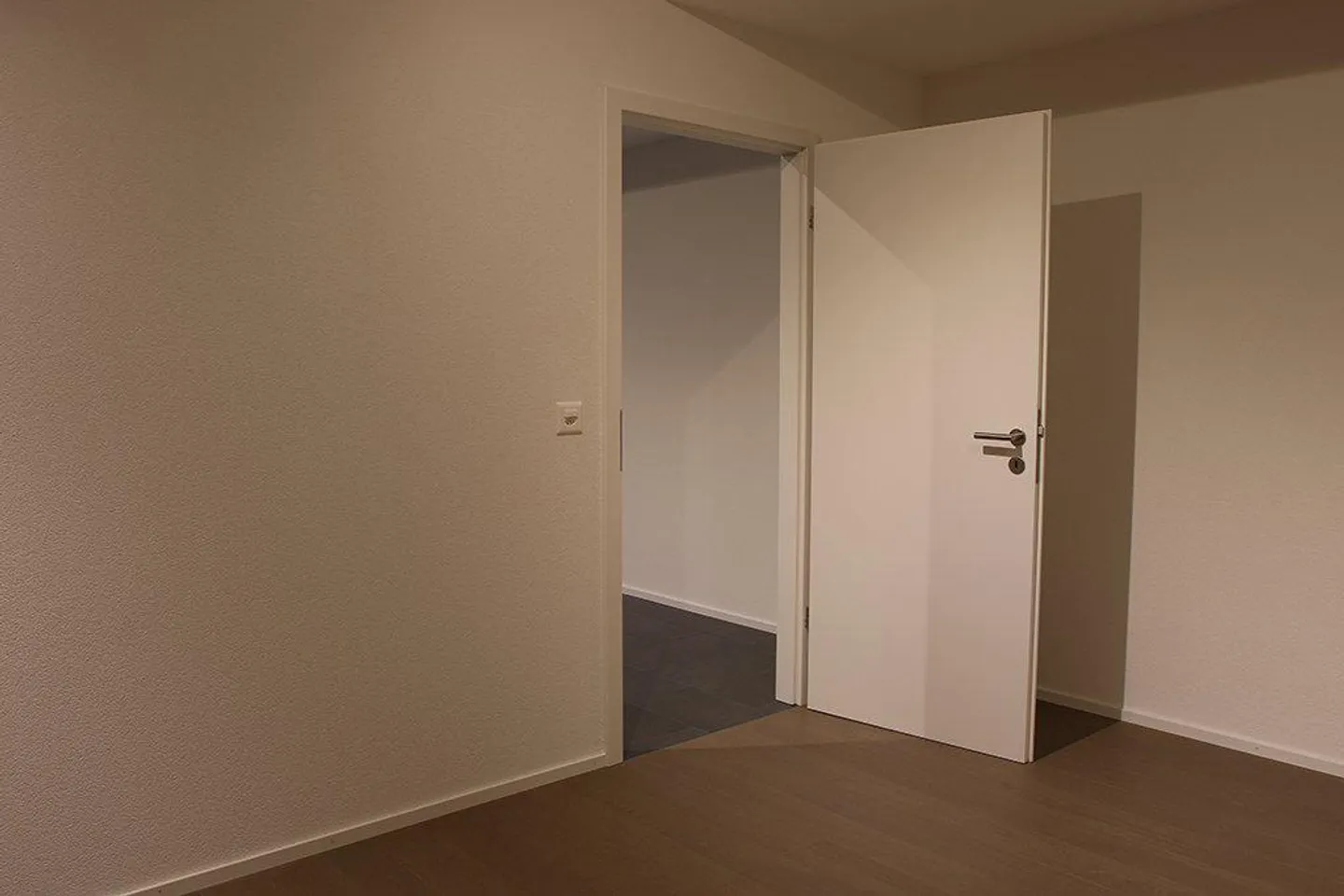 Modern Apartment with Balcony - Photo 3 of 10