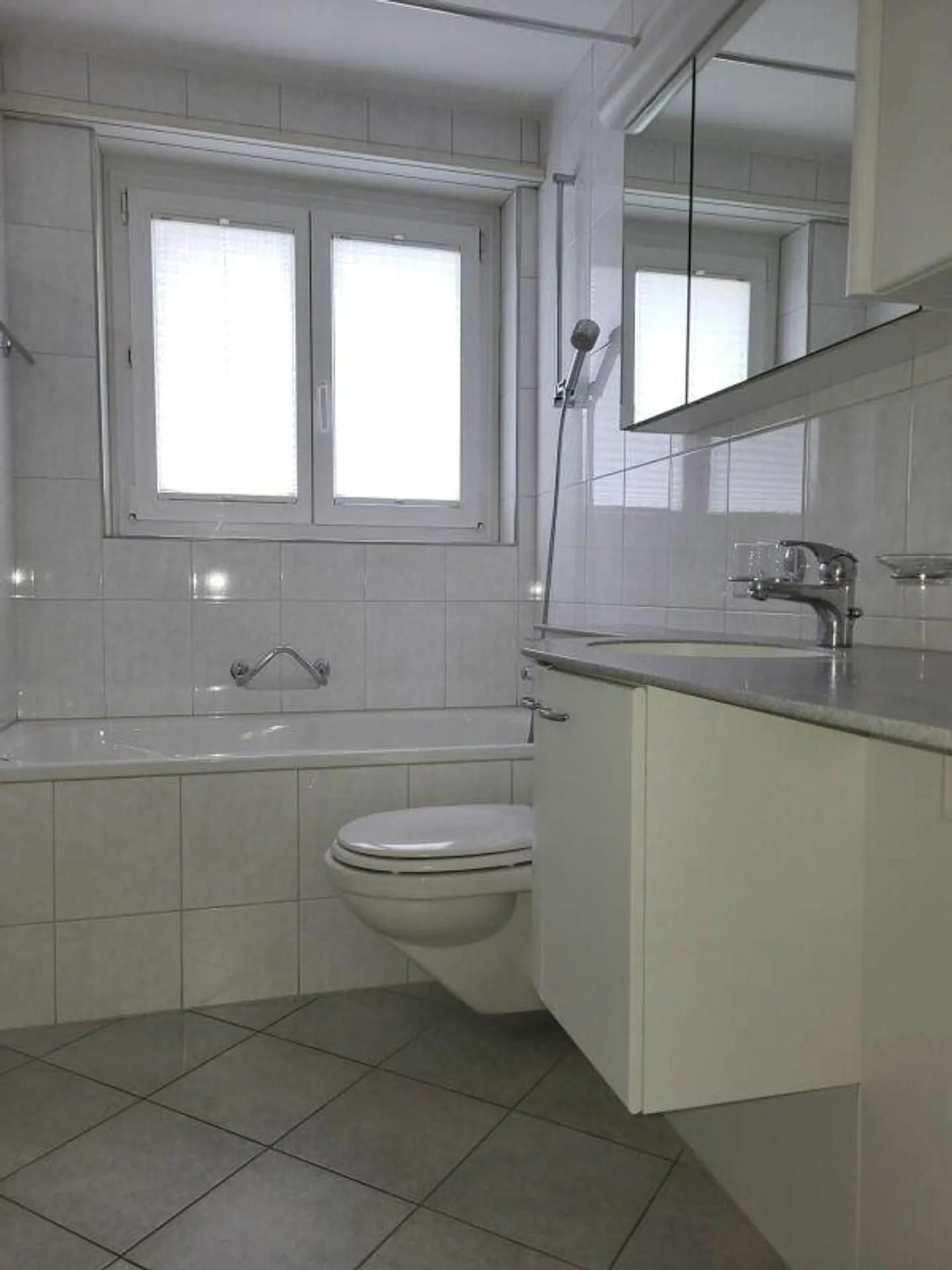Affordable apartment, shopping facilities and schools in immediate proximity... - Photo 3 of 14