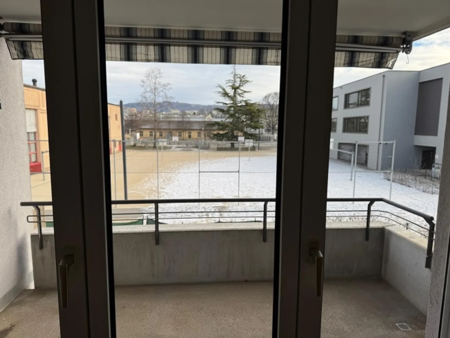 Posizione ideale - spazioso e tranquillo - Foto 8 di 10