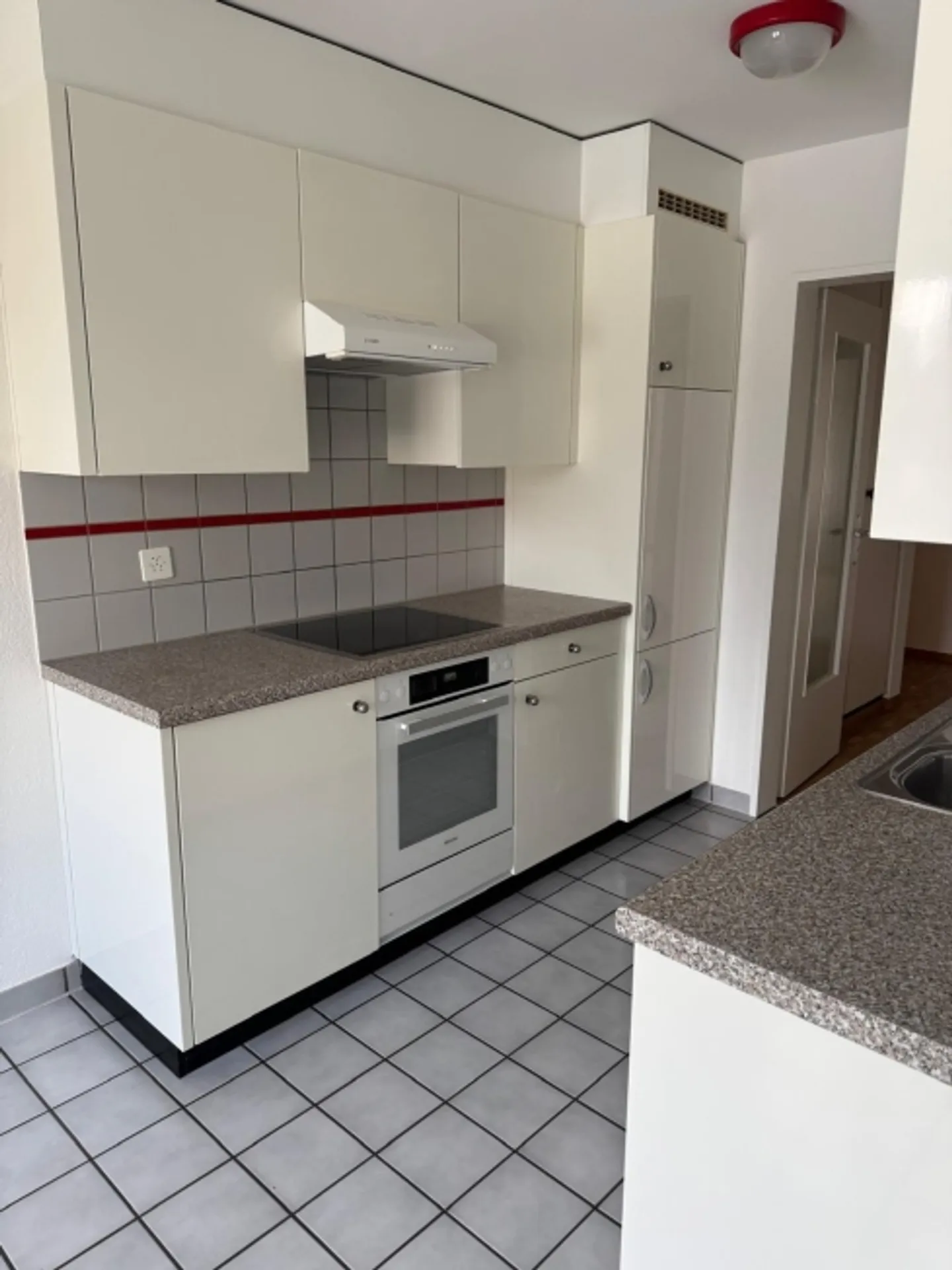 Posizione ideale - spazioso e tranquillo - Foto 7 di 10