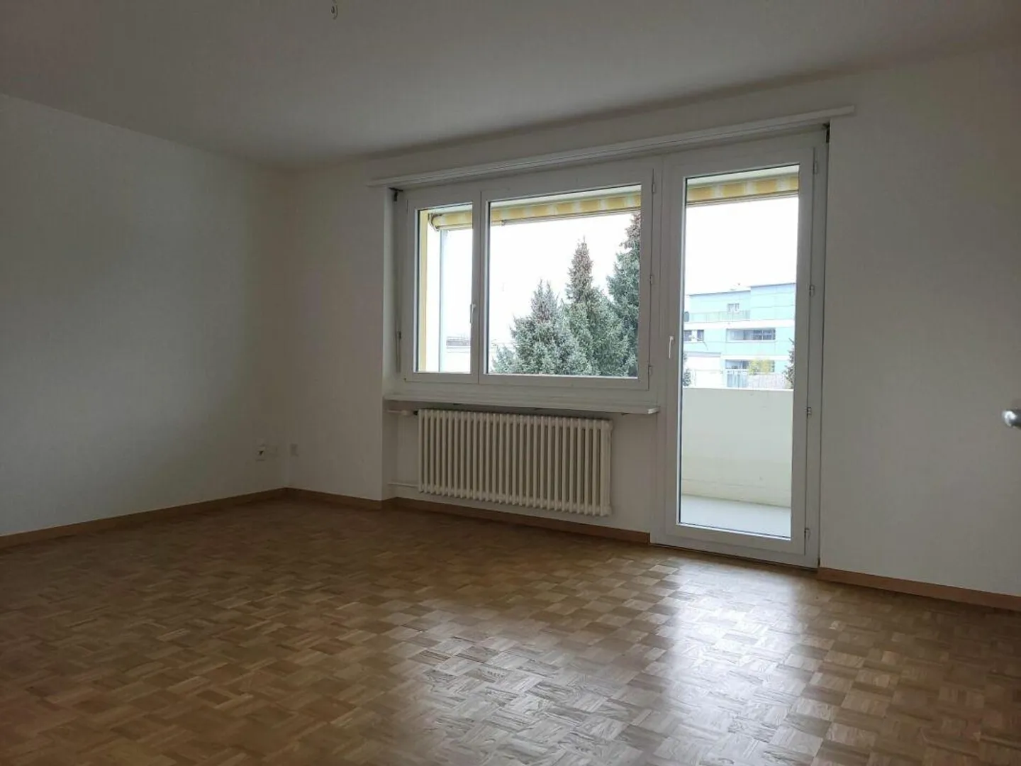 Affordable apartment, shopping facilities and schools in immediate proximity... - Photo 4 of 14
