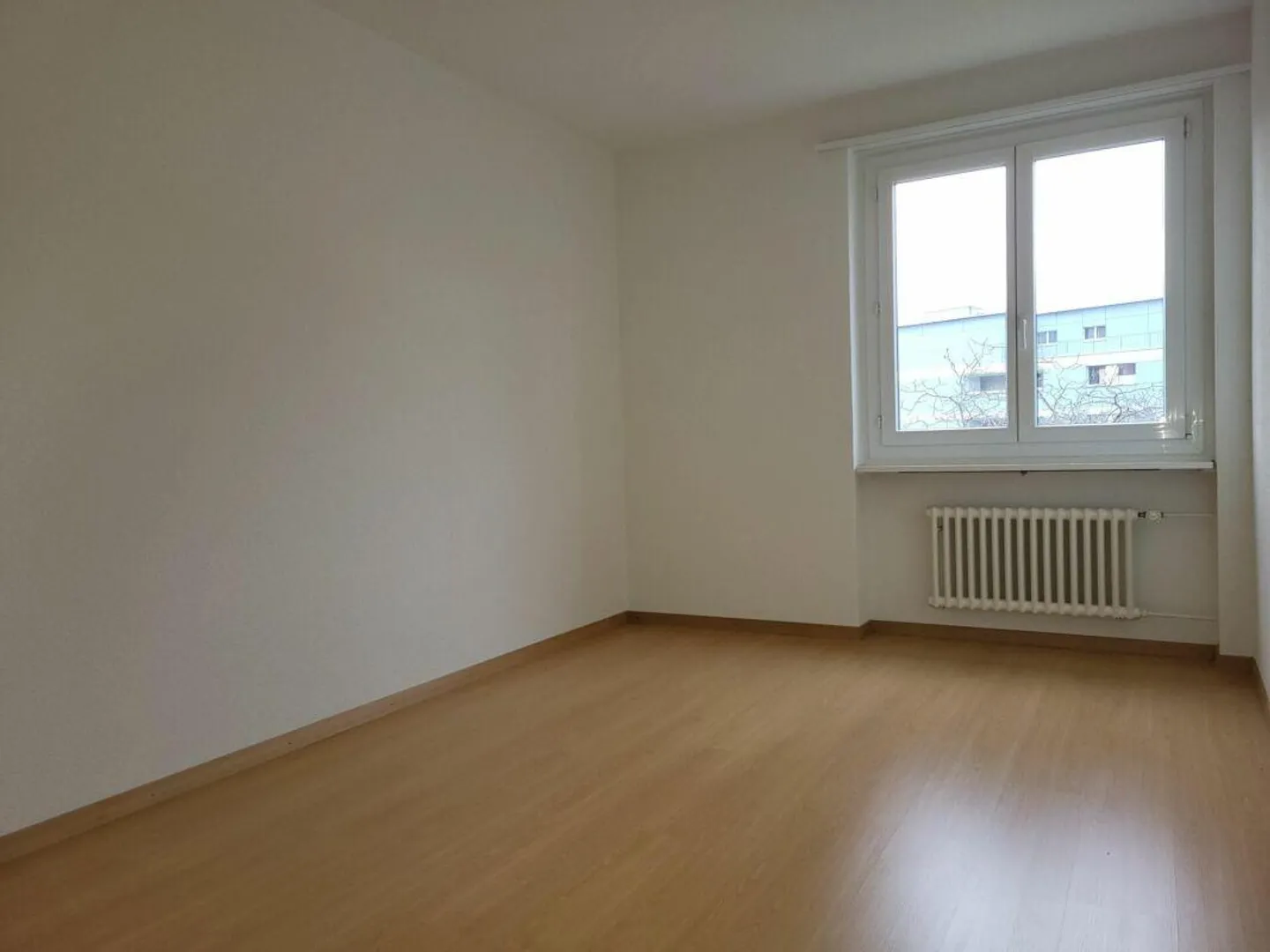Affordable apartment, shopping facilities and schools in immediate proximity... - Photo 7 of 14