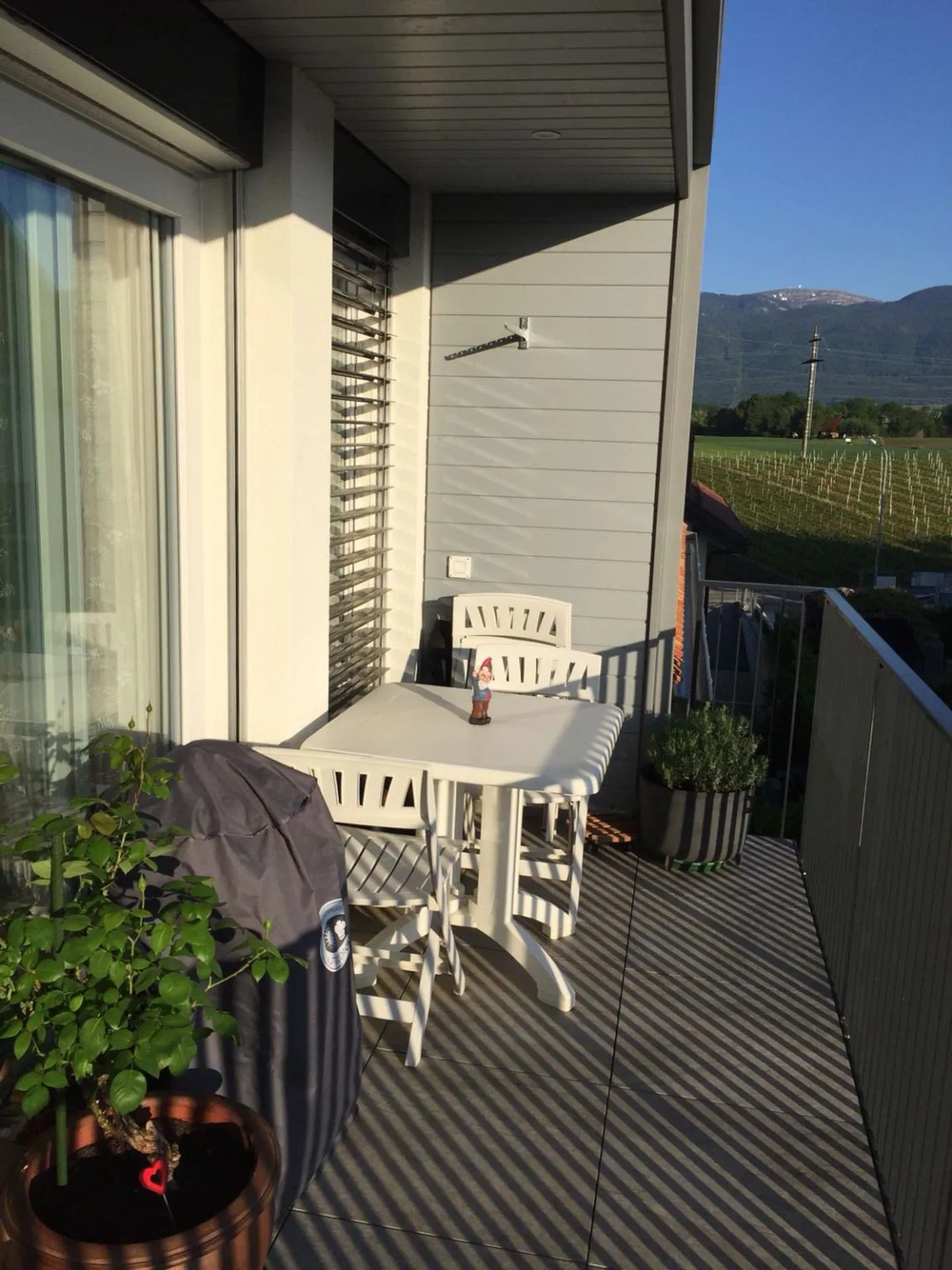 Modern Apartment with Balcony - Photo 10 of 10