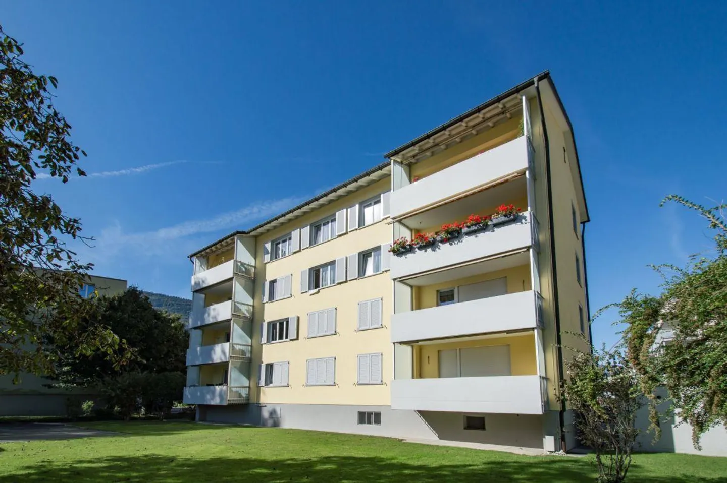 Affordable apartment, shopping facilities and schools in immediate proximity... - Photo 12 of 14