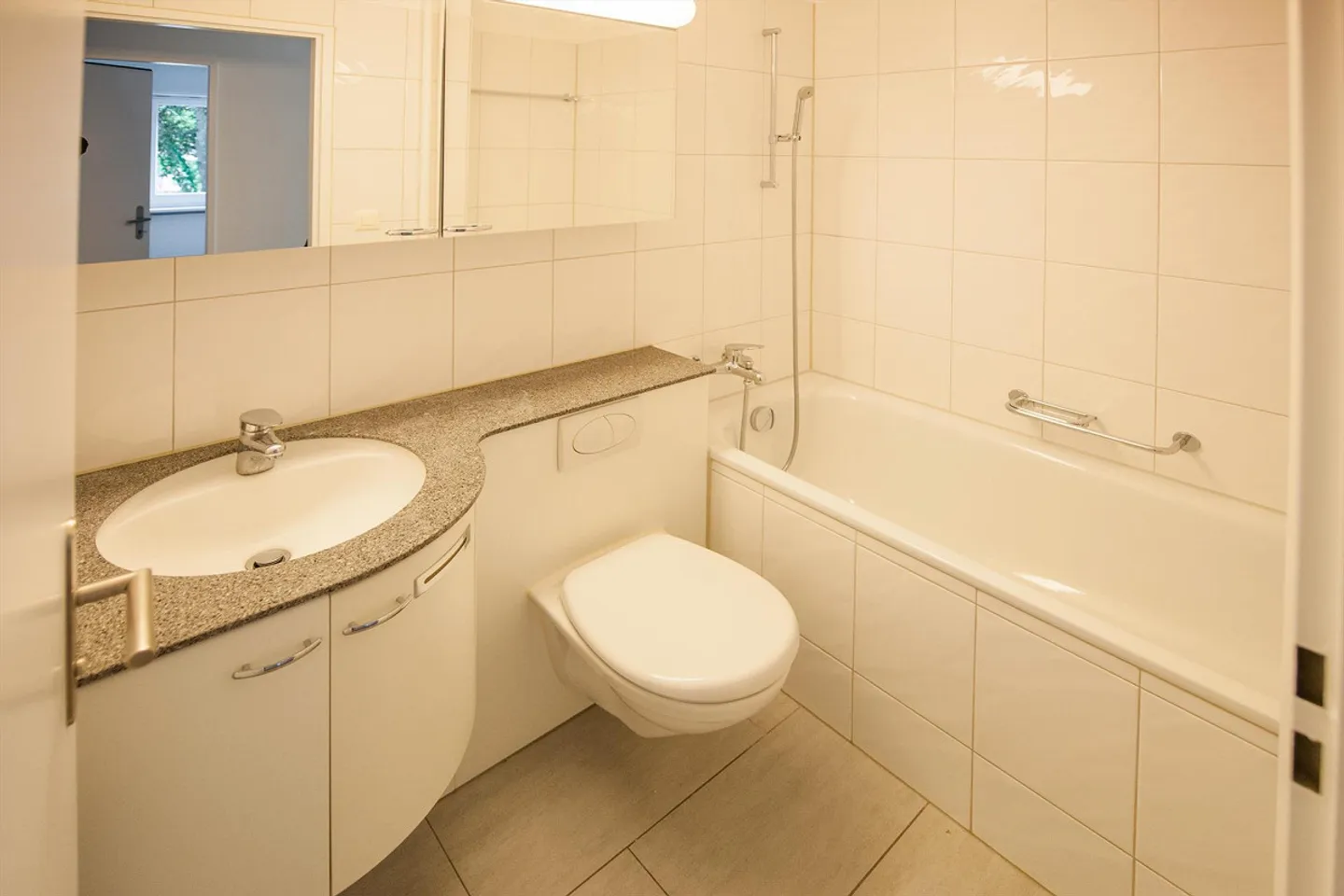 Appartement lumineux avec vue sur la verdure ! - Photo 6 sur 9