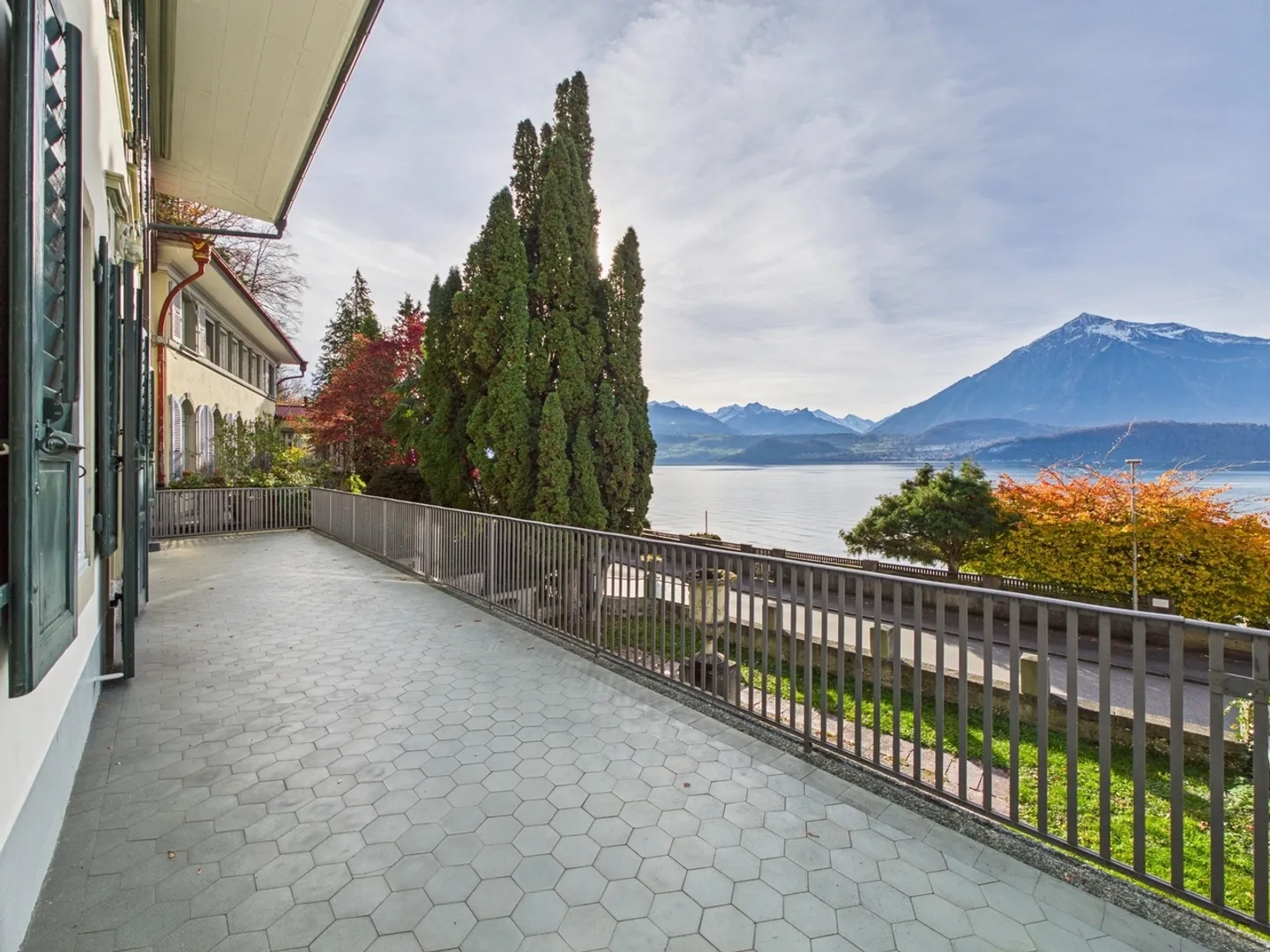 Villa esclusiva con vista lago a Sigriswil - Foto 4 di 13