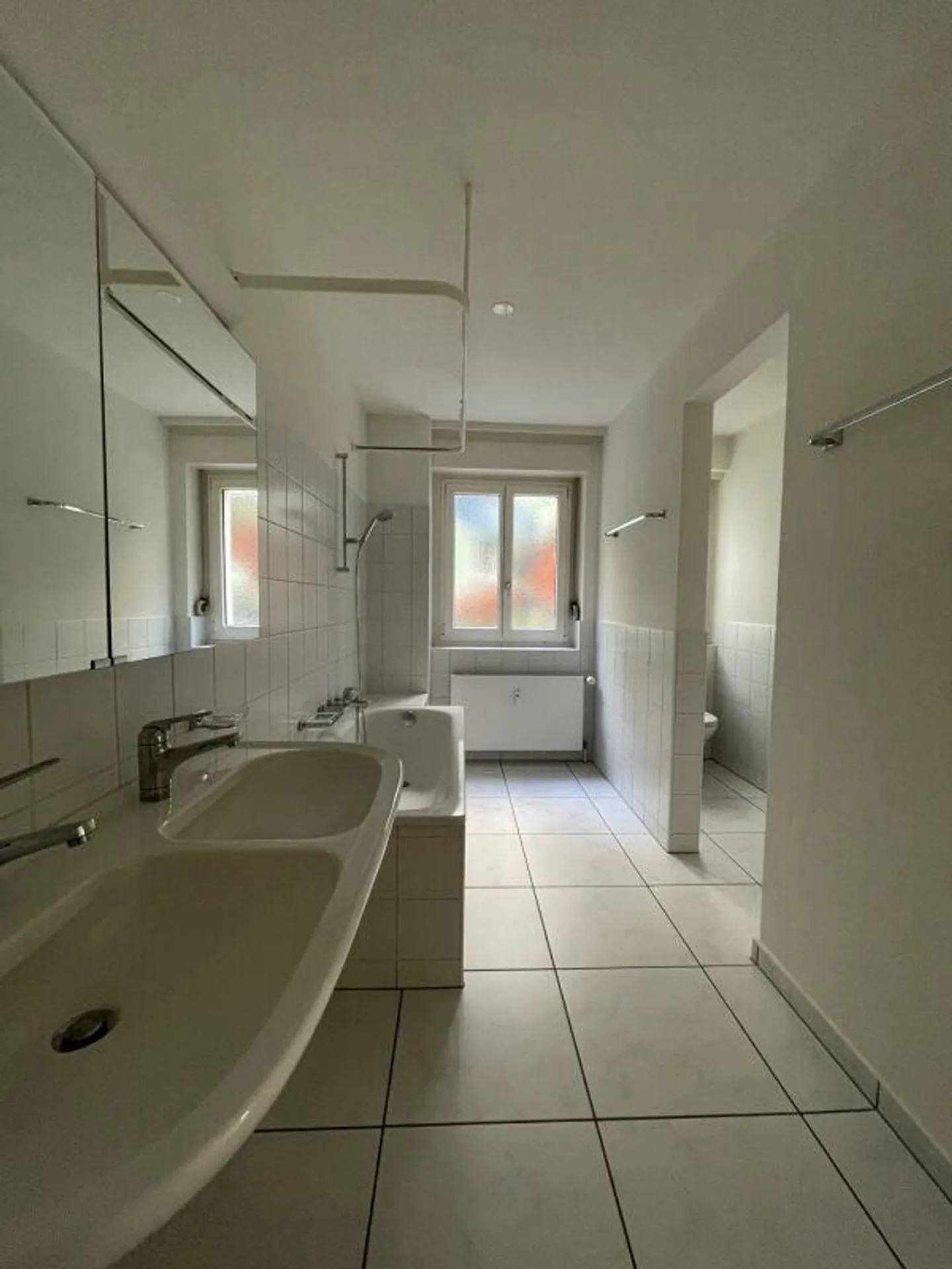 4-Room City Apartment - Photo 3 of 10