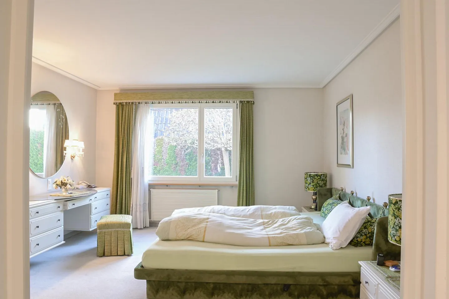 Living with Comfort in a Sunny Location - Photo 6 of 9