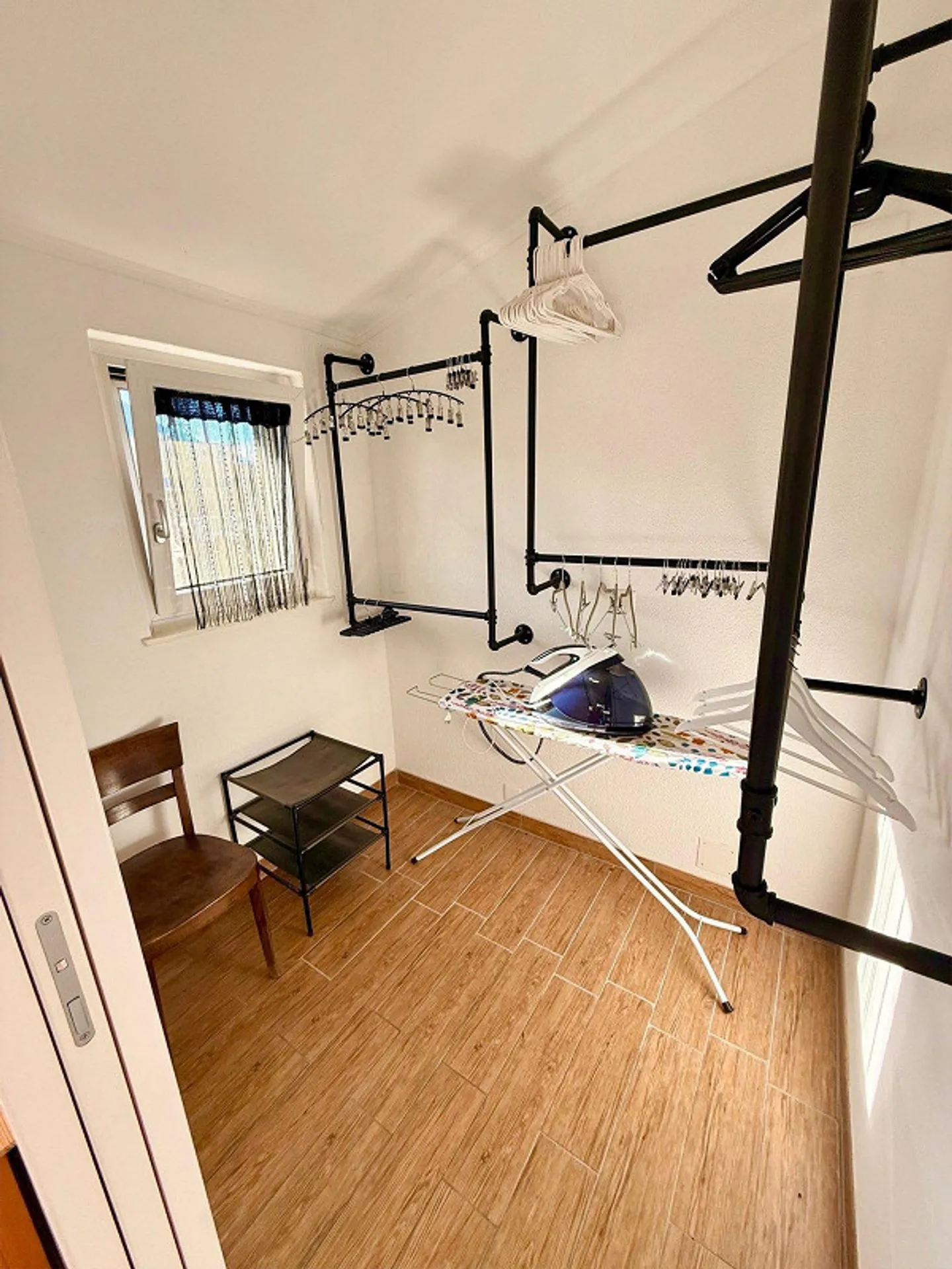 Moderne 2,5-Zimmer-Haus in Locarno mit einzigartigem Außenbereich - Foto 9 von 16