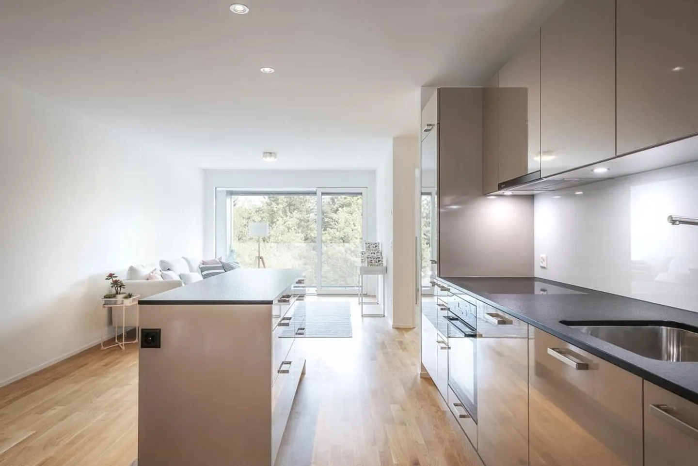 Appartement ensoleillé de 1,5 pièce au Weltpostpark - Photo 2 sur 3