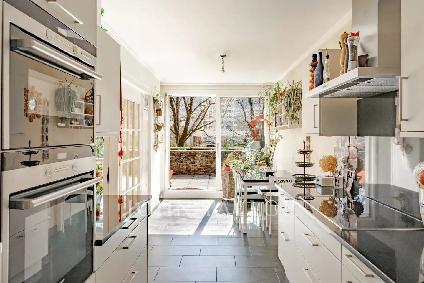 Appartement avec terrasse et beaucoup de charme - Photo 2 sur 8