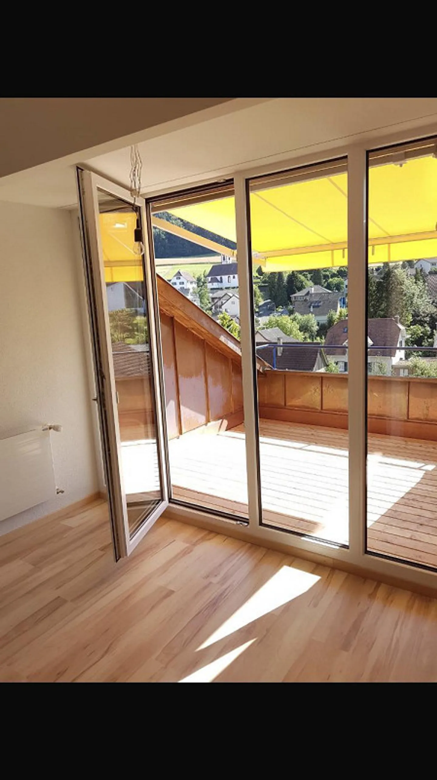 Air-conditioned 3-room attic apartment - Photo 2 of 7