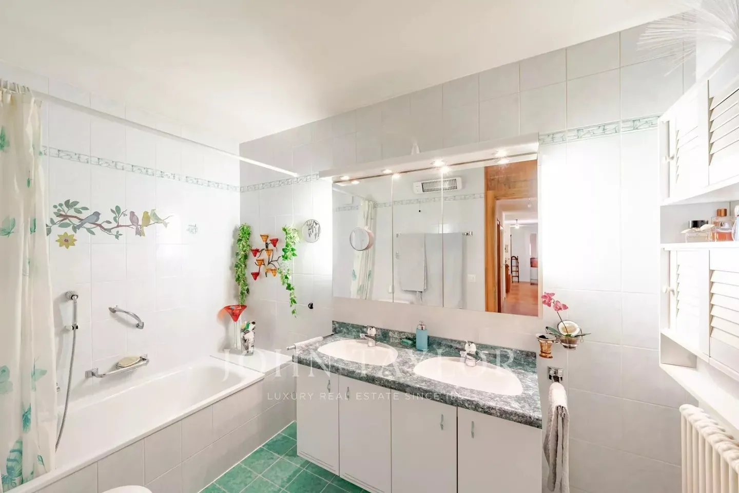 Appartement avec terrasse et beaucoup de charme - Photo 7 sur 8