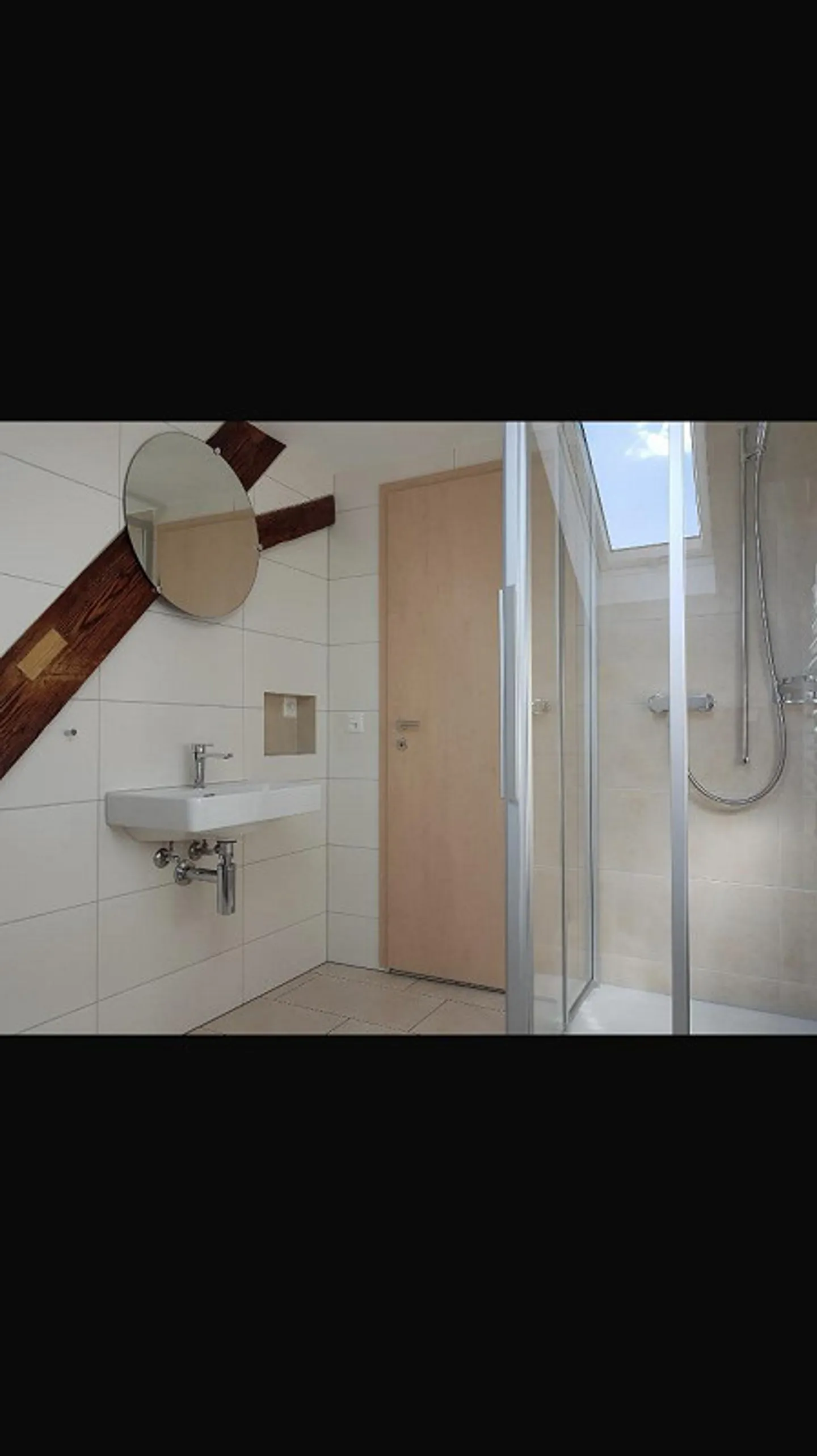 Air-conditioned 3-room attic apartment - Photo 5 of 7